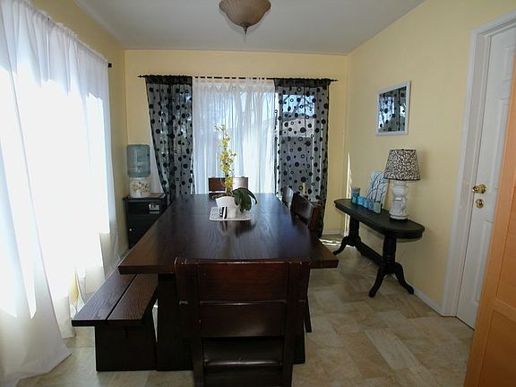 5th image of 675 Elsie Way