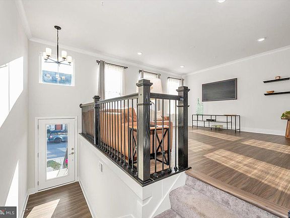 5th image of 809 Teacher Mitchell Rd