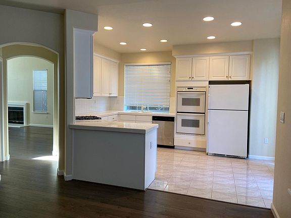 4th image of 10158 Macadam Ln