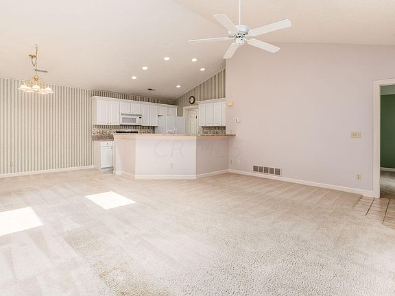 5th image of 28 Stonington Cir