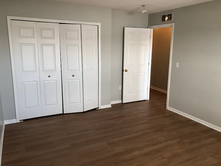 1112 Fountain View Cir — Photo 22