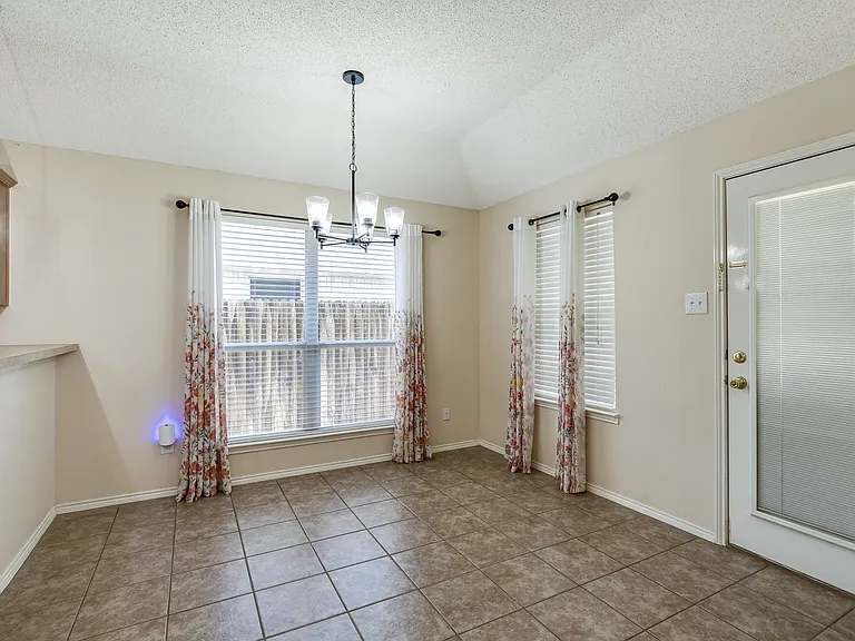 9905 Tyler Dr — Photo 24