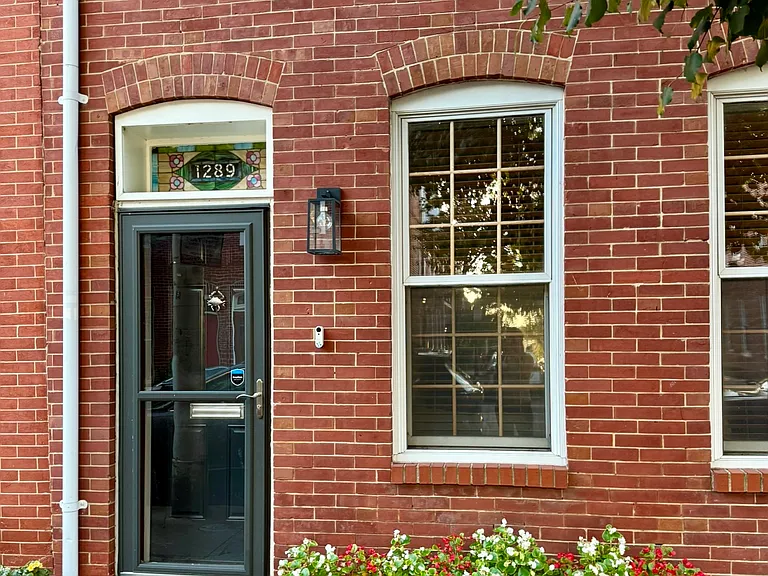 1289 William St — Photo 1
