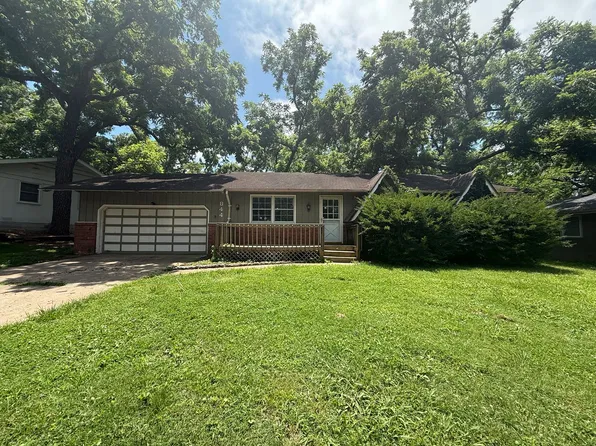 844 W Valley Ct, Springfield, MO 65807