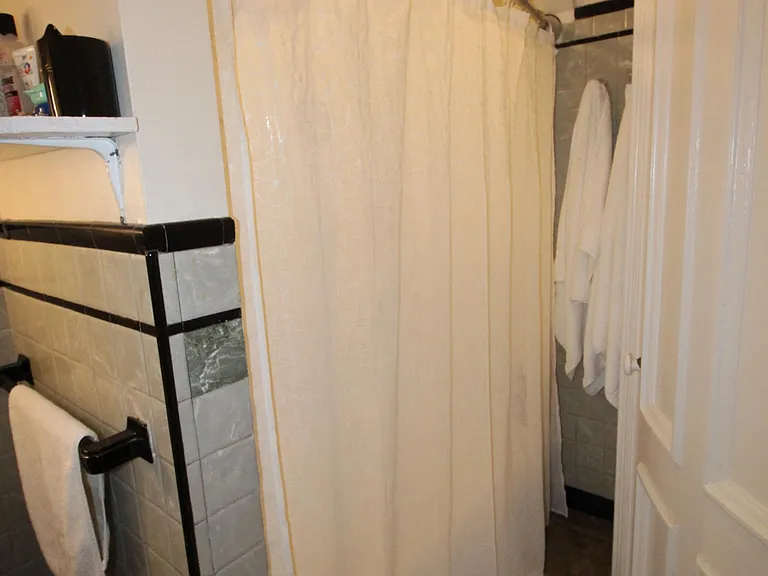 517 E Broadway #2 — Photo 7