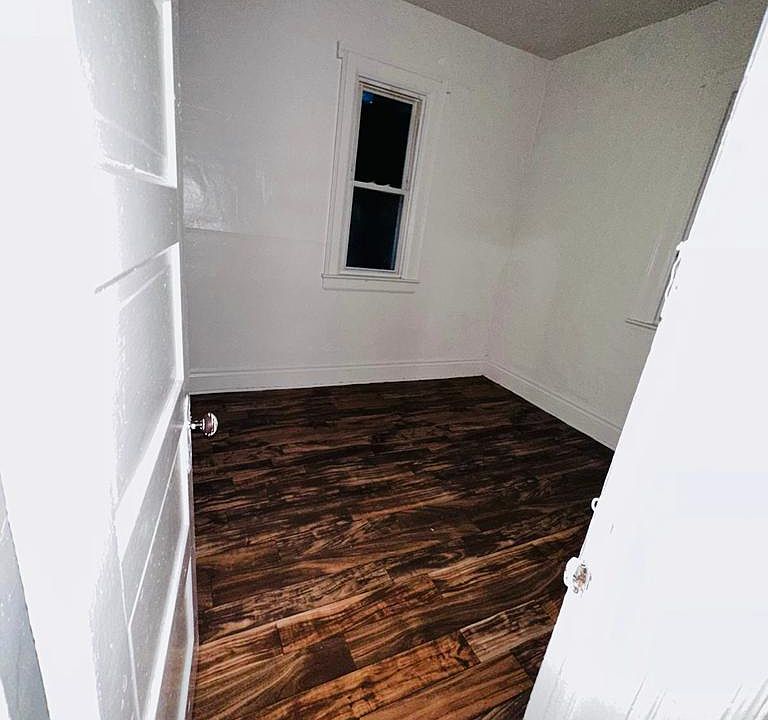 1st image of 254 Landon St