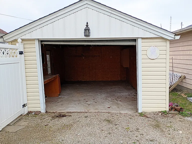 501 W Main St — Photo 32
