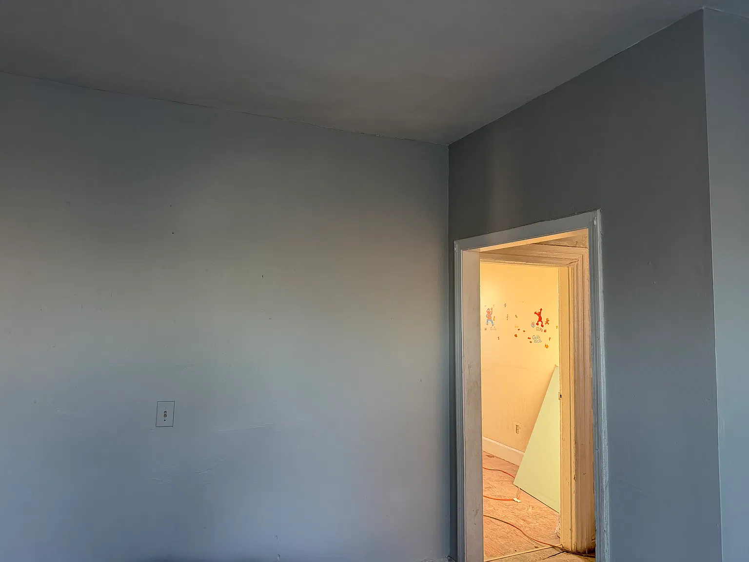 5 bed, $2,300 — Photo 1