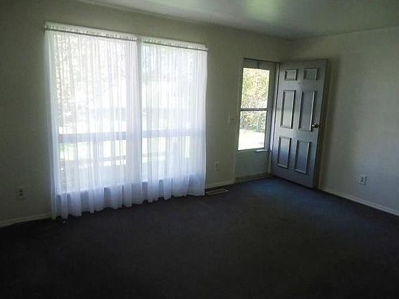 3rd image of 401 E Bidwell Ave