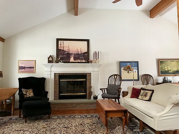 Spacious living room