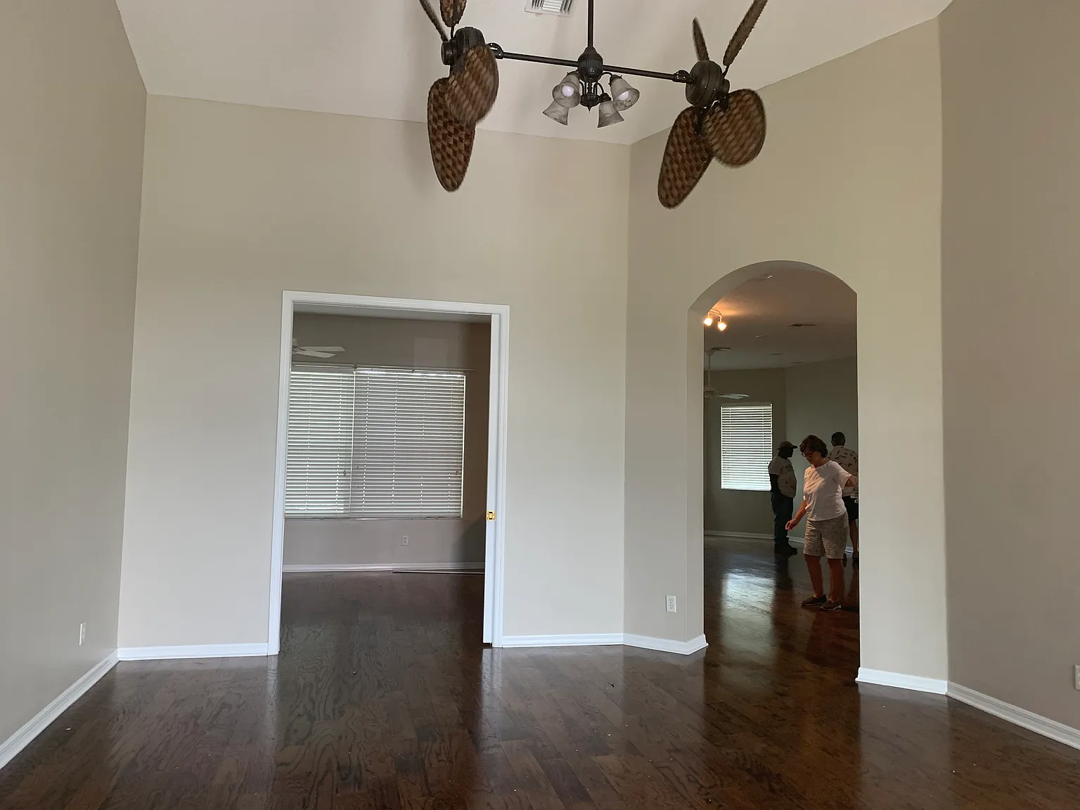 5127 Aurora Dr — Photo 3
