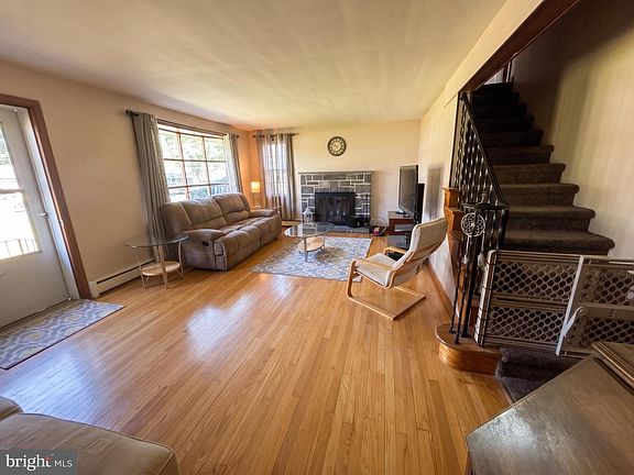 5th image of 27 Oak Ln