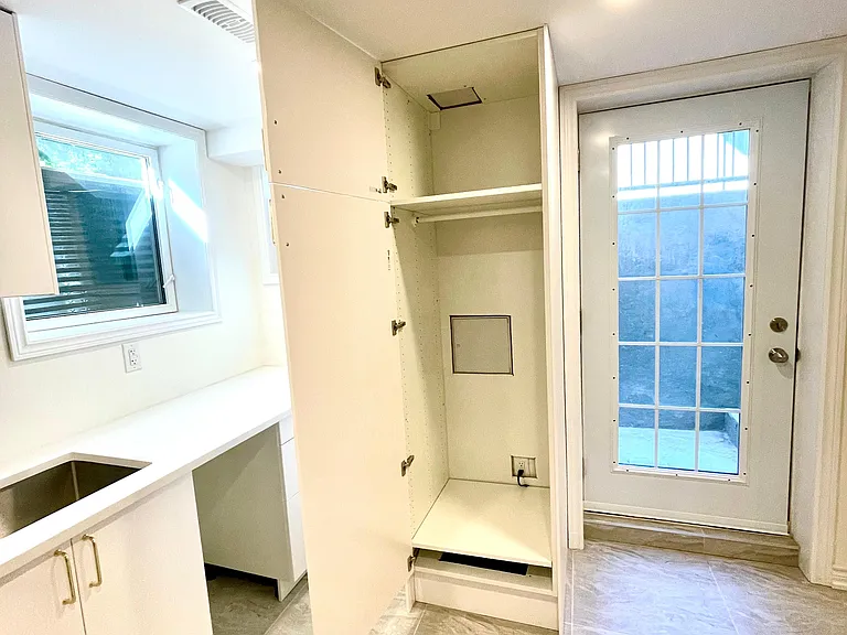 106 Vivians Cres #BASEMENT — Photo 5