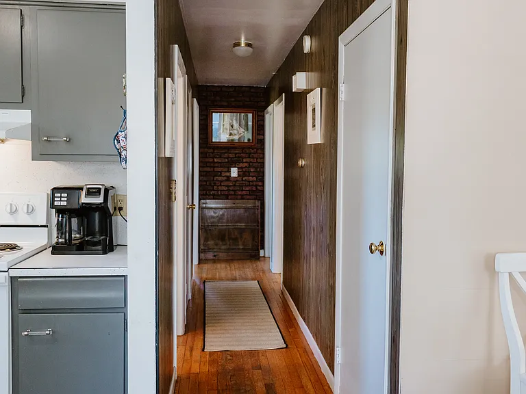216 E Grand Ave — Photo 7