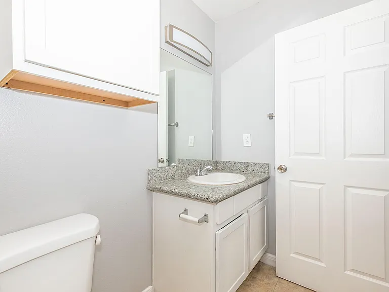 Capewood Apartments — Photo 26