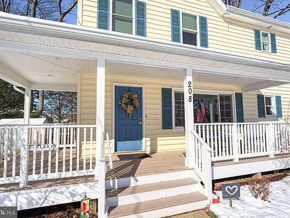 2nd image of 208 Moore Ave SE