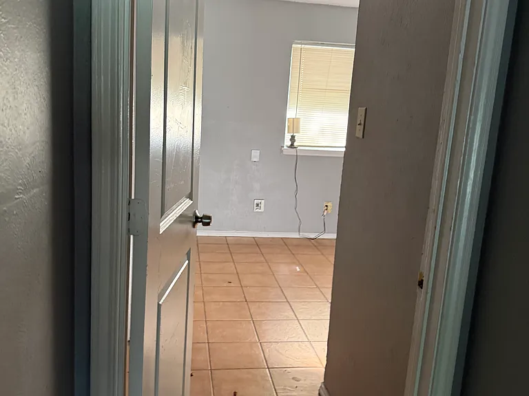 702 Scott Dr — Photo 4