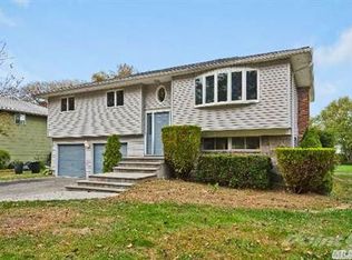 31 Barry Ln S, Old Bethpage, NY 11804