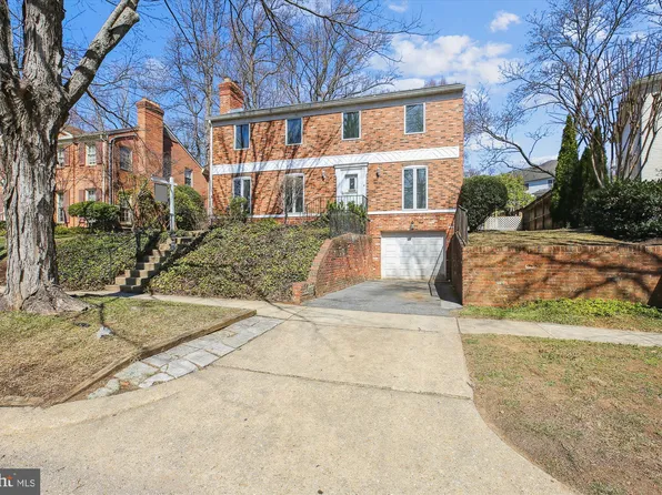 6311 Kenhowe Dr, Bethesda, MD 20817