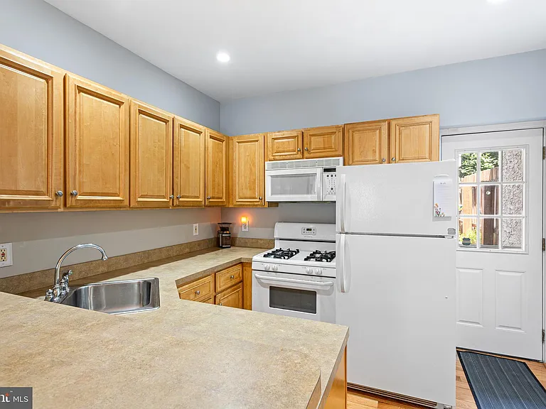2413 Aspen St — Photo 5