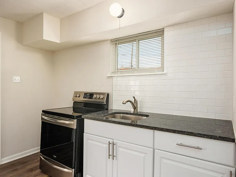 287 S Central Ave #285 — Photo 4
