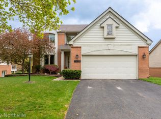 17629 Lake View Cir, Northville, MI