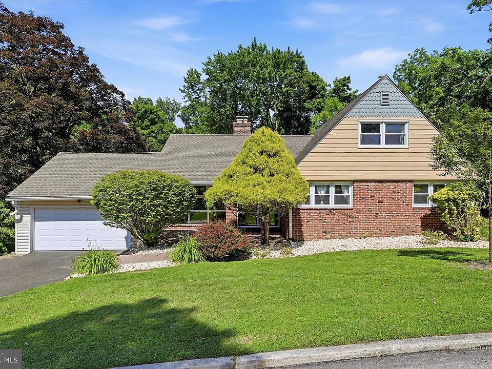 1st image of 417 Meadowbrook Ln