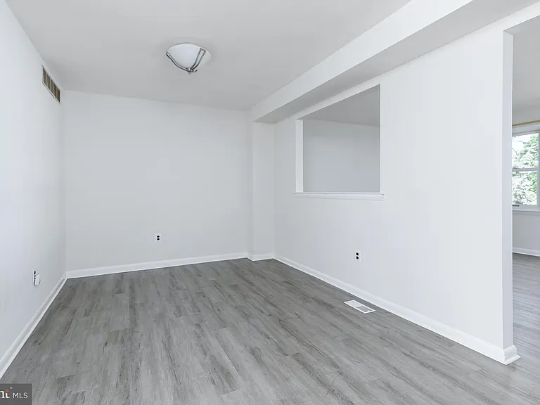 1445 Boxwood Dr — Photo 8