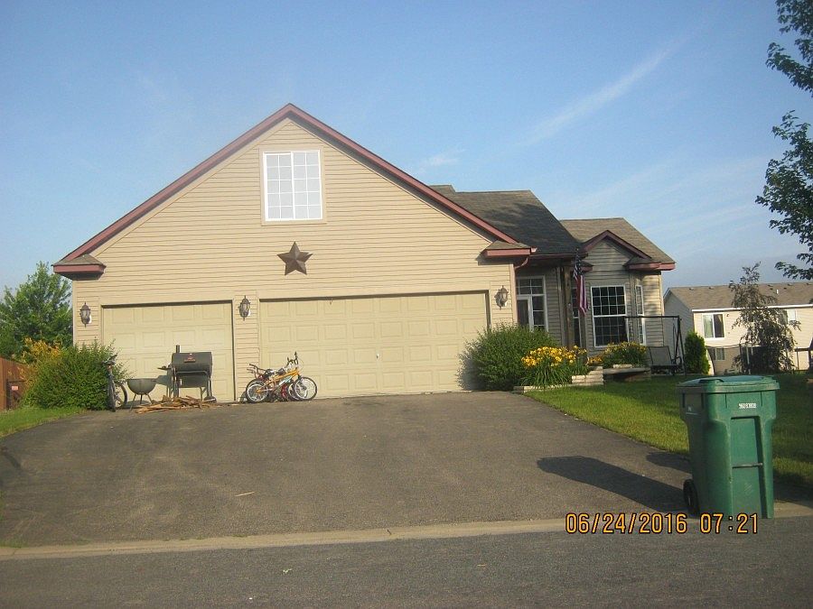 1st image of 415 12th Ave NE