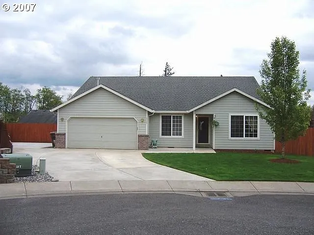 4737 R Dr photo 1