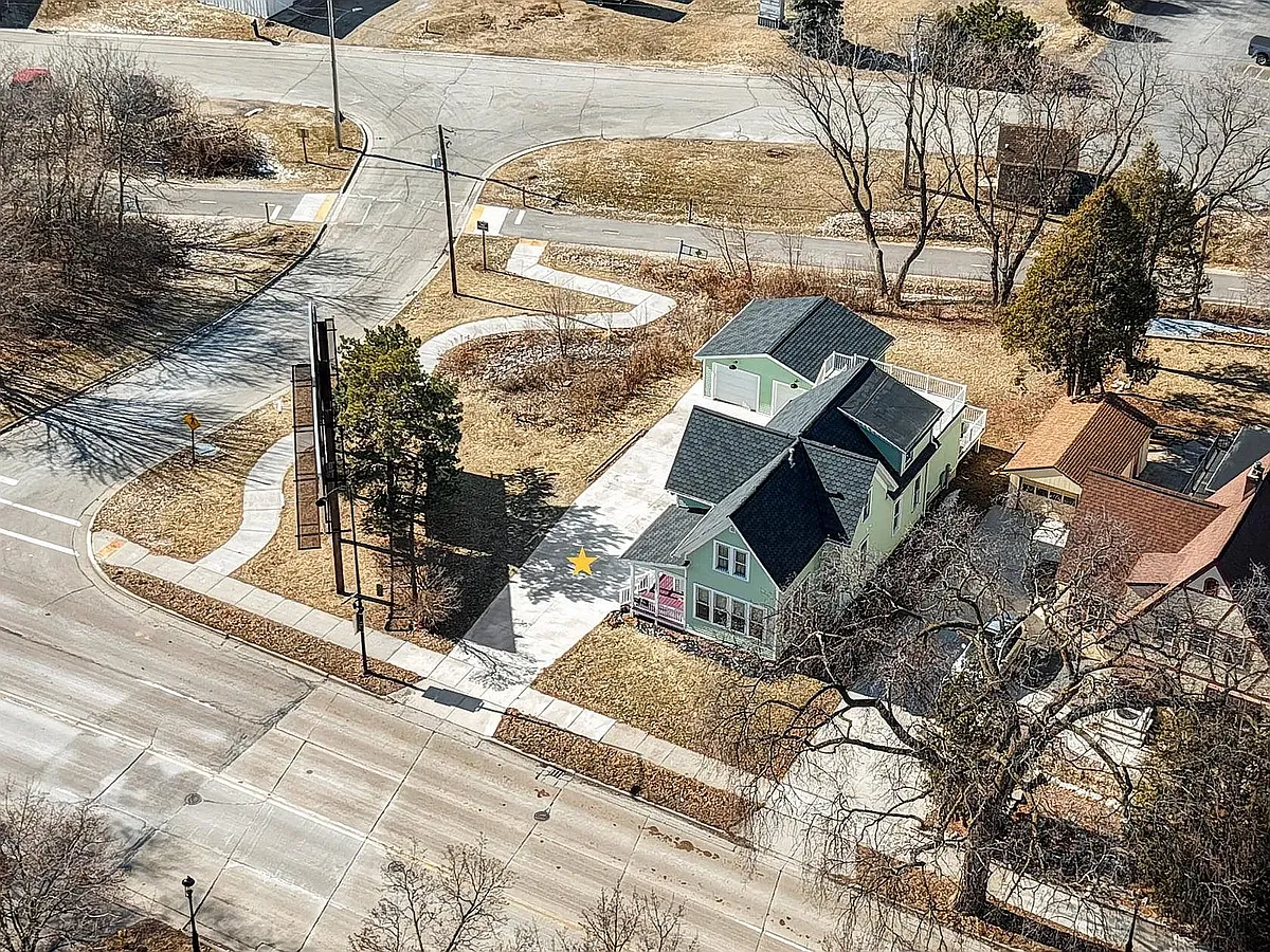 Building Photo - 1222 S Monroe Ave #1