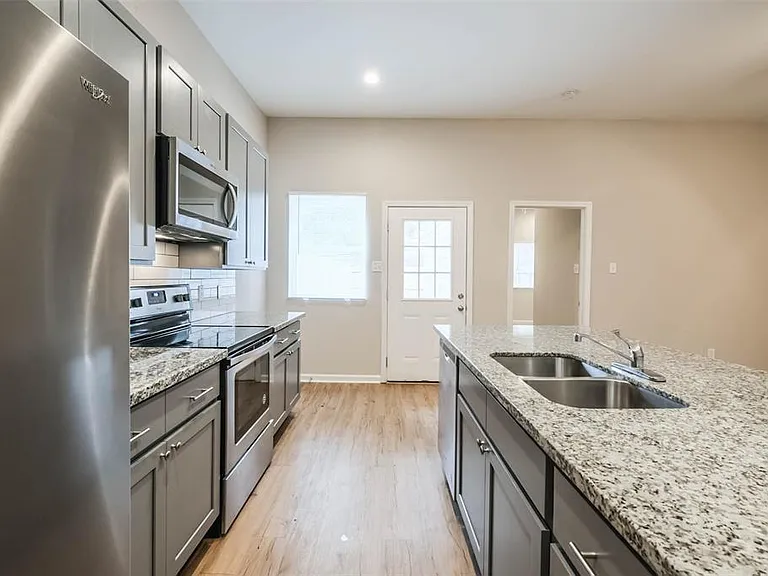 3207 Avenue O — Photo 13