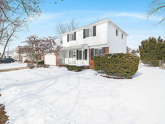 3rd image of 2219 Groesbeck Ave