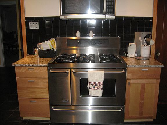 4th image of 2233 Macklind Ave