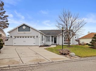 7949 Golden Bay Trl, Waterford, WI 53185