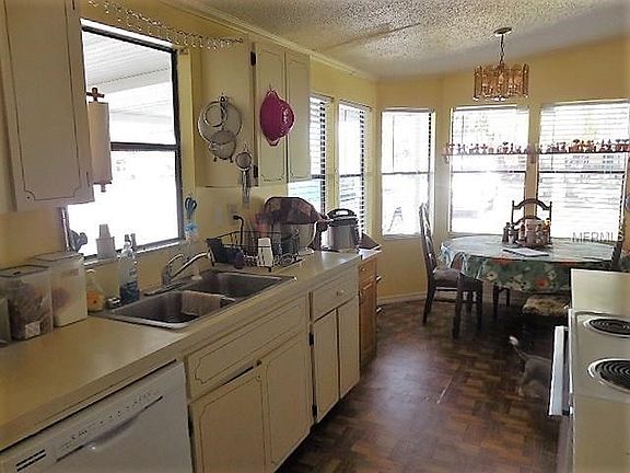 3rd image of 31545 Gladys Ln