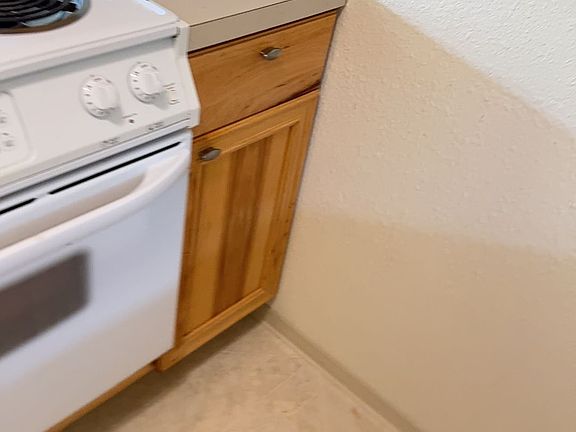 5th image of 400 Beacon Hill Dr #12