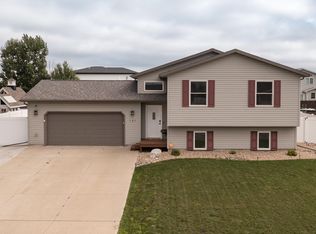 131 Clarke Rd, Bismarck, ND 58504