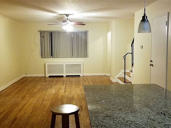 4th image of 56 College St