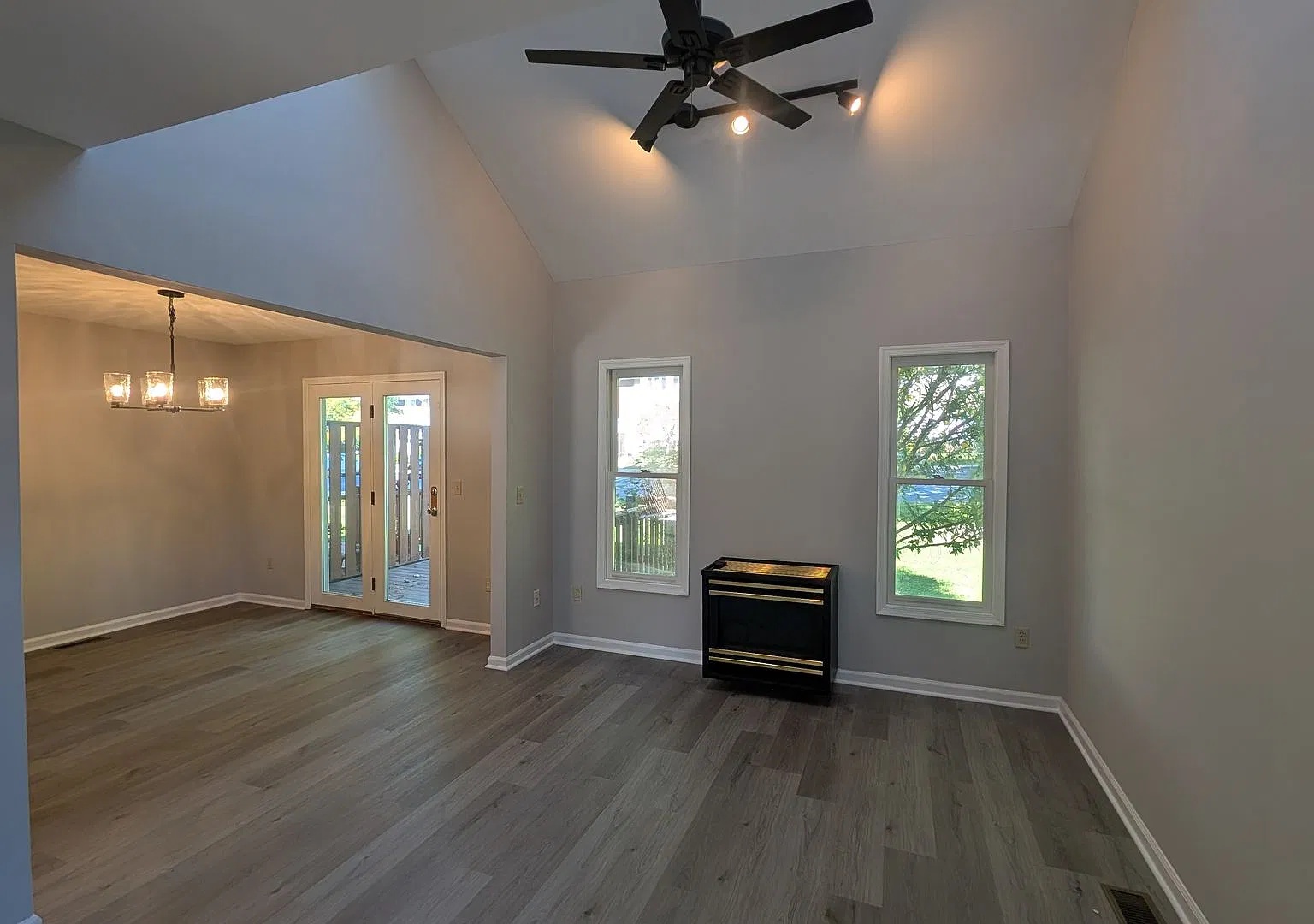 Newly Remodeled 3 Bedroom Condo — Photo 2