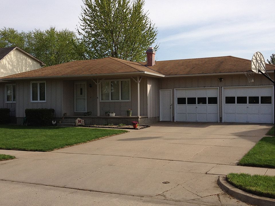 1st image of 1021 W Dakota St