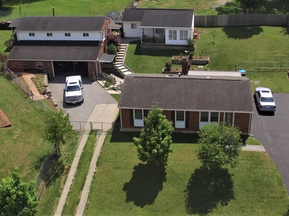 3722 Red Fox Dr NW, Roanoke, VA 24017