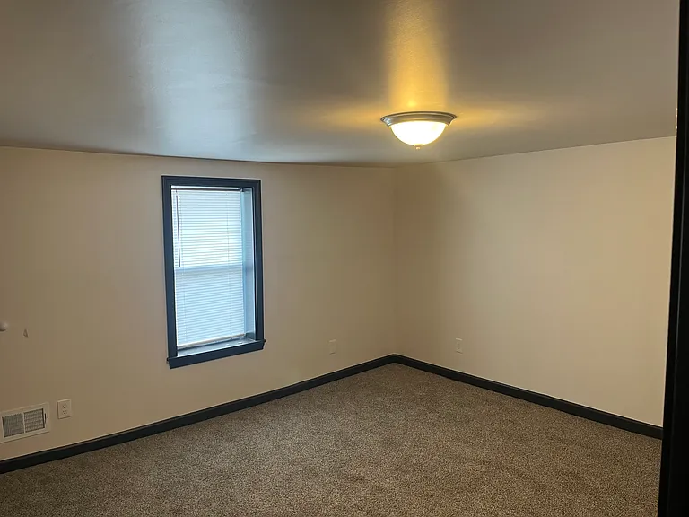 1150 Oakmont Ave — Photo 10