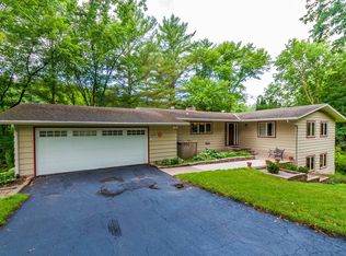 N1693 Paris Angel Dr, La Crosse, WI 54601