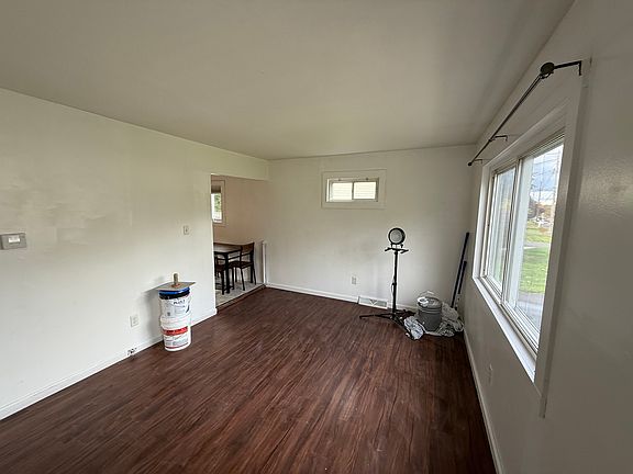 4th image of 41 Mary Hadge Dr