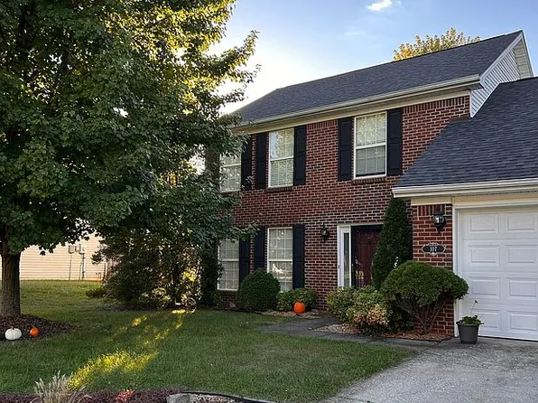 107 Cottage Garden Ln, Midway, KY 40347