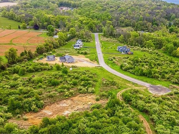 2nd image of 6 Forest View Dr