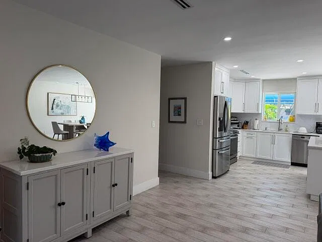 3 bed, 2.0 bath, 1335 sqft, $5,900 — Photo 4