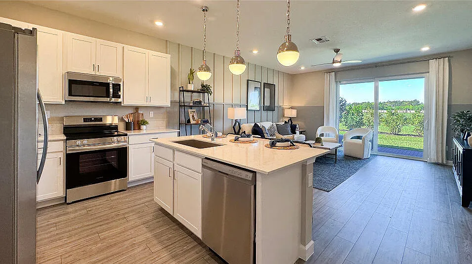 3 bed, 1436 sqft, $2,200 — Photo 4