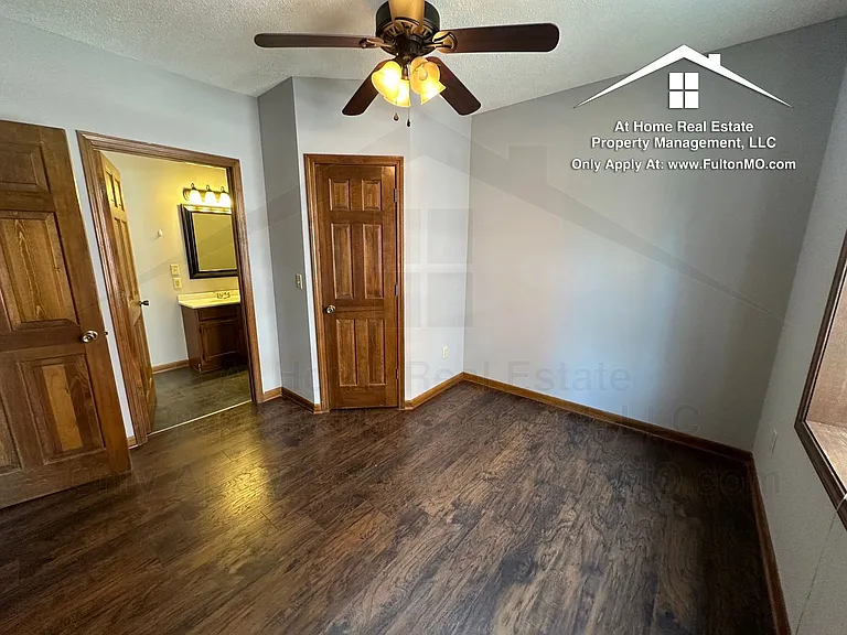 101 E 10th St #105 — Photo 16